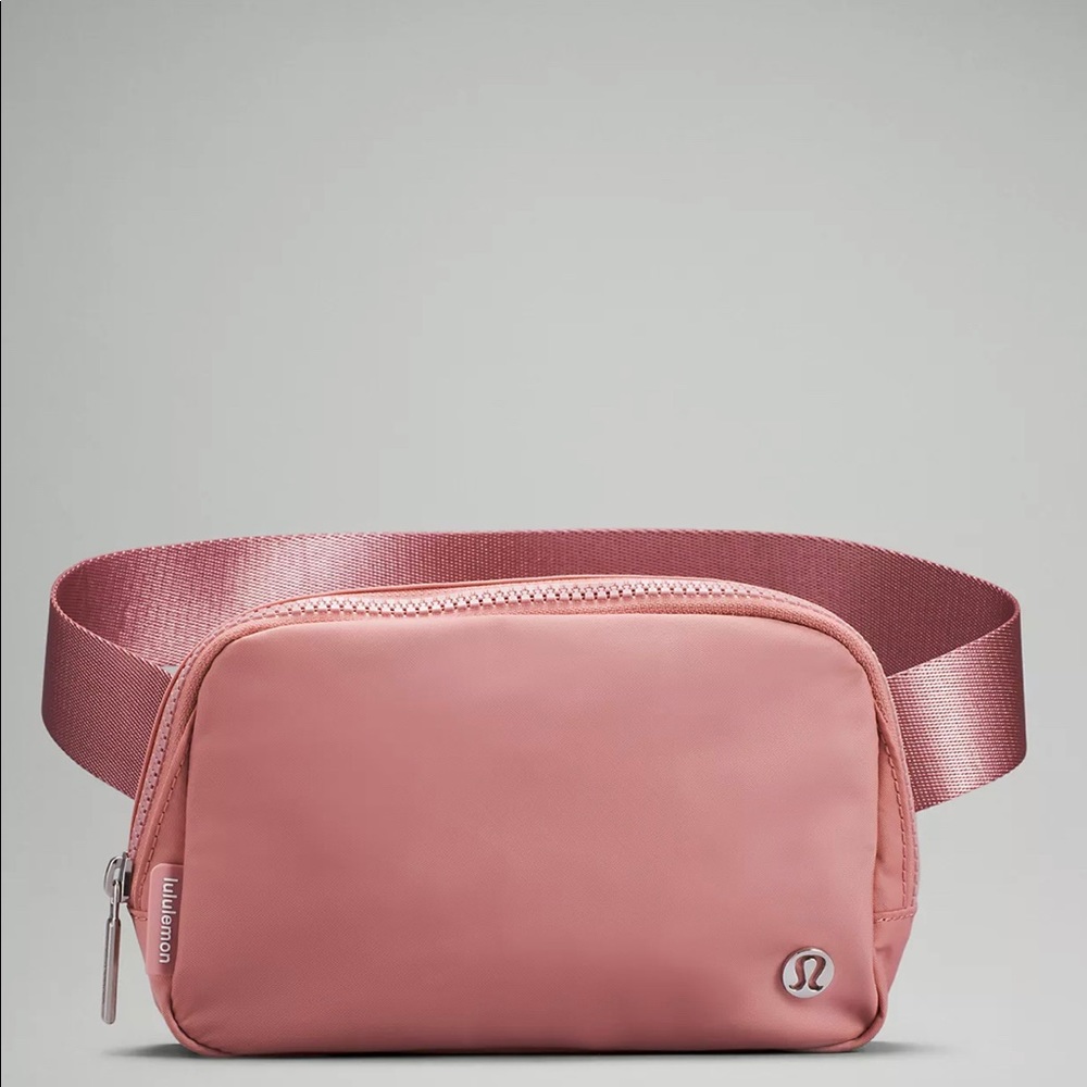 Lululemon Everywhere Belt Bag